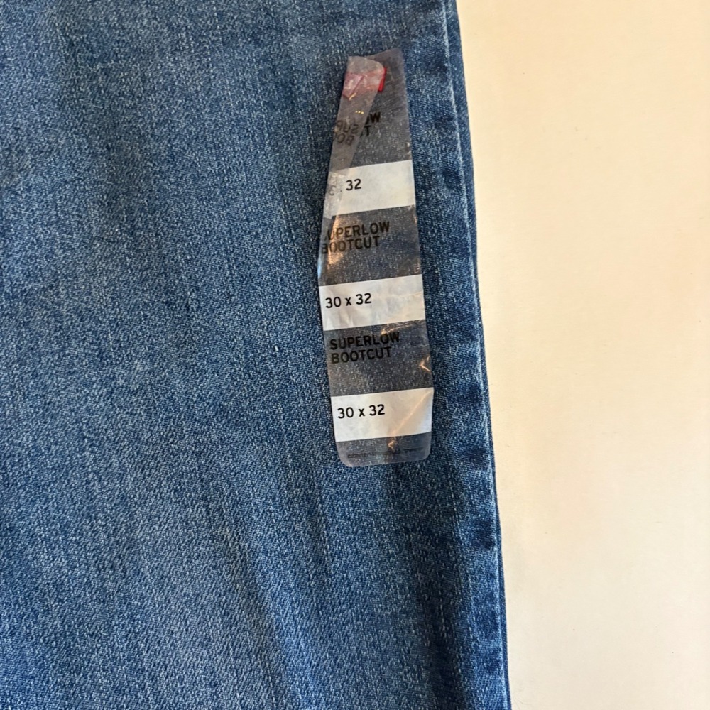 Levis Superlow Bootcut Jeans Womens 30x32 Medium Wash Blue Low Rise Stretch NEW - Picture 2 of 11